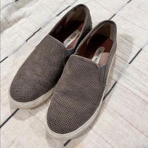 Steve Madden 7.5 slip-ons
